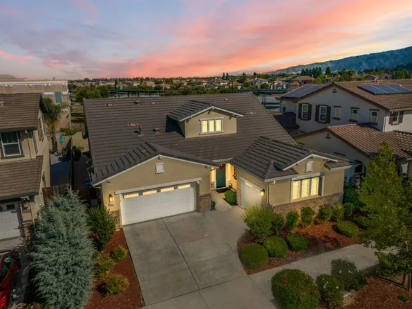 9820 Bobcat Ct, Gilroy, CA 95020