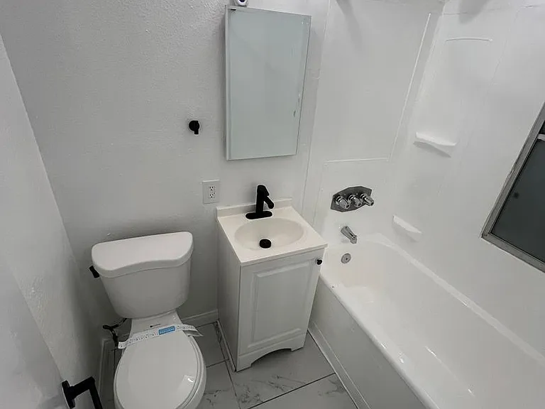 Wilton Way Apartments — Photo 25