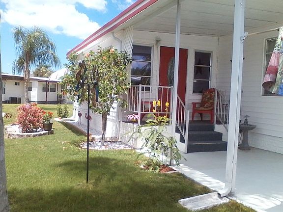 2nd image of 255 Daisy Ave