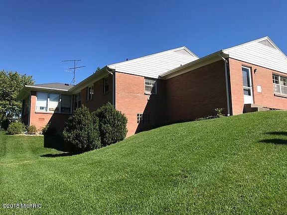 4th image of 2133 Osceola Dr SE