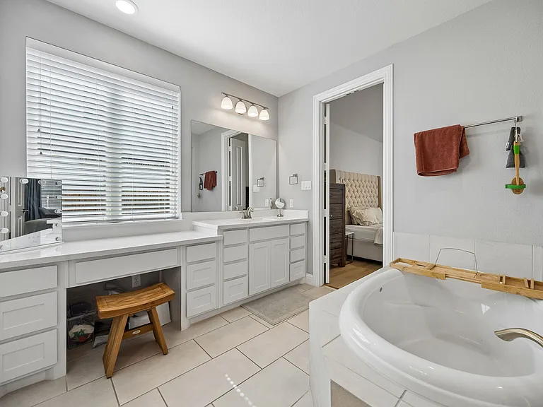 4131 Dewberry Ln — Photo 32