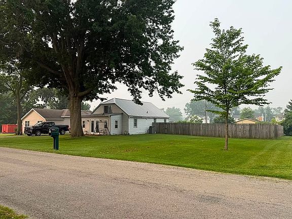 2nd image of 3718 Wentworth Dr