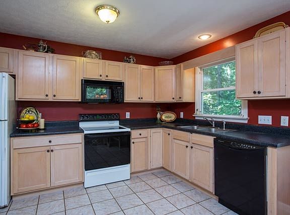 3rd image of 248 Bobcat Ln