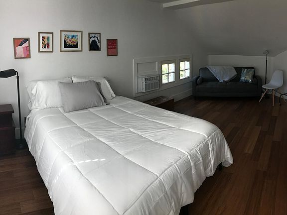 4th image of 909 E 42nd St #B