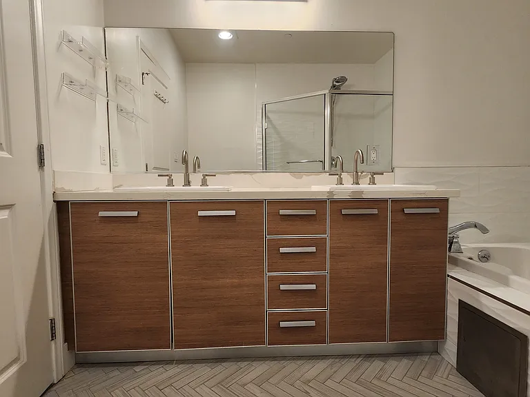 147 S Doheny Dr #102 — Photo 31