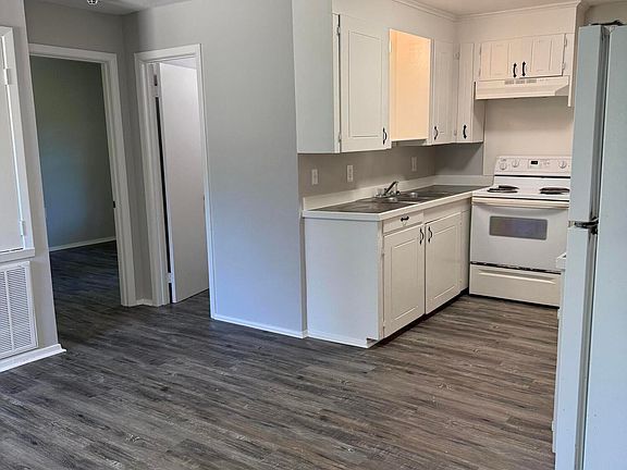 2nd image of 477 W Broad St