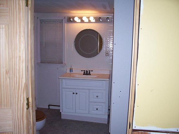 5th image of 441 Buffalo St