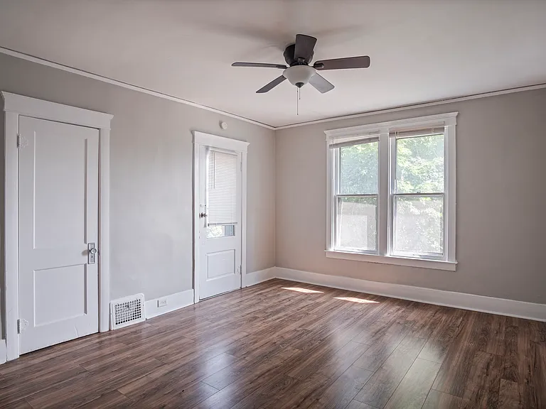 2233 Campbell St — Photo 3