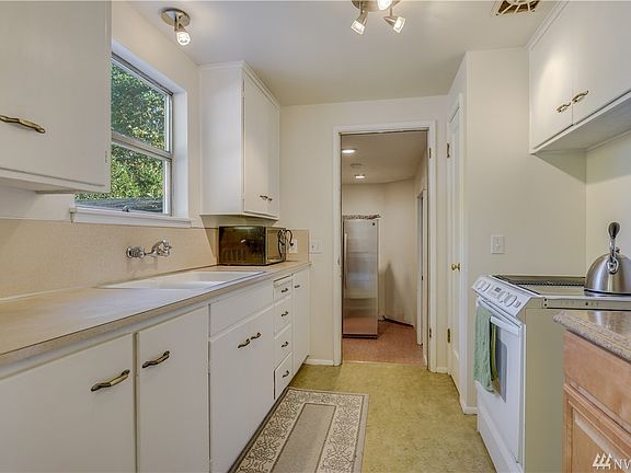 4th image of 15522 1st Ave NW
