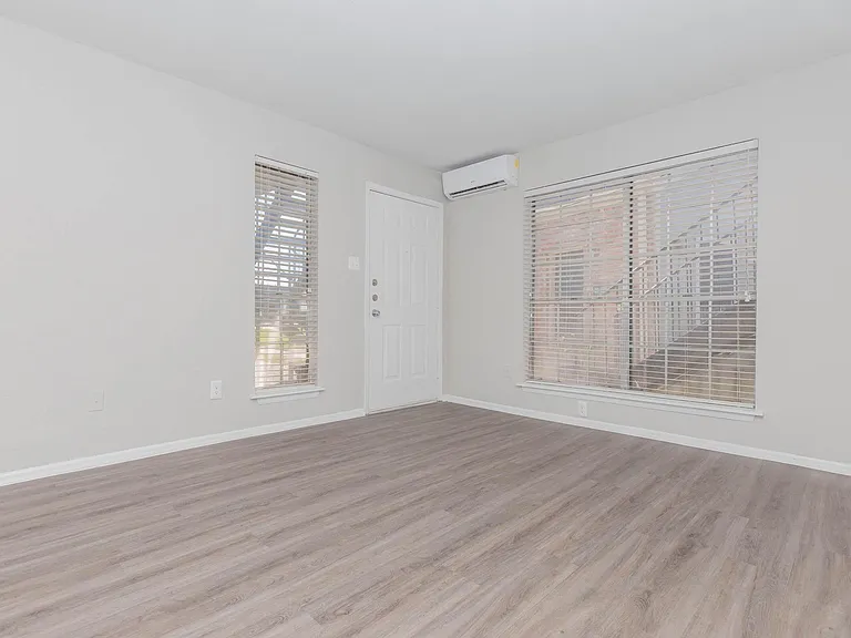 Waterford Grove Apartments — Photo 4