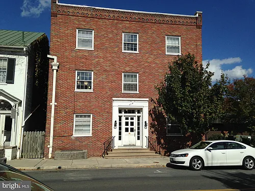 208 W Boscawen St #12 Photo 1
