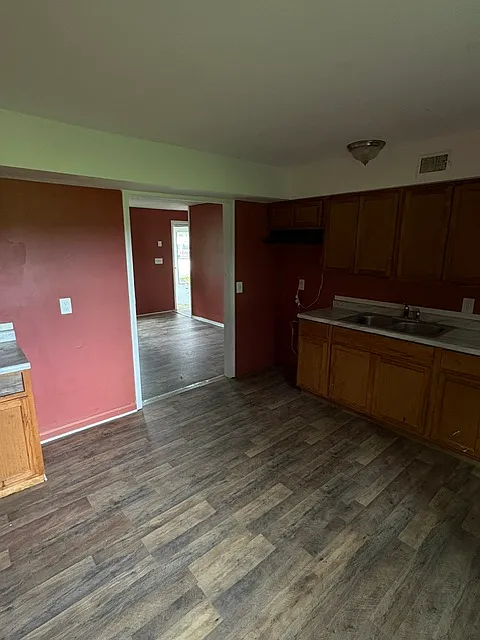 9000 Oak Court - E — Photo 3