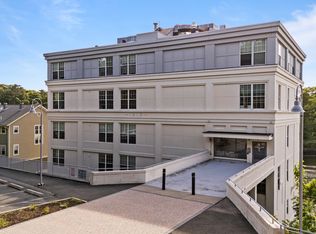 24 Cobblestone Ln, Gloucester, MA 01930