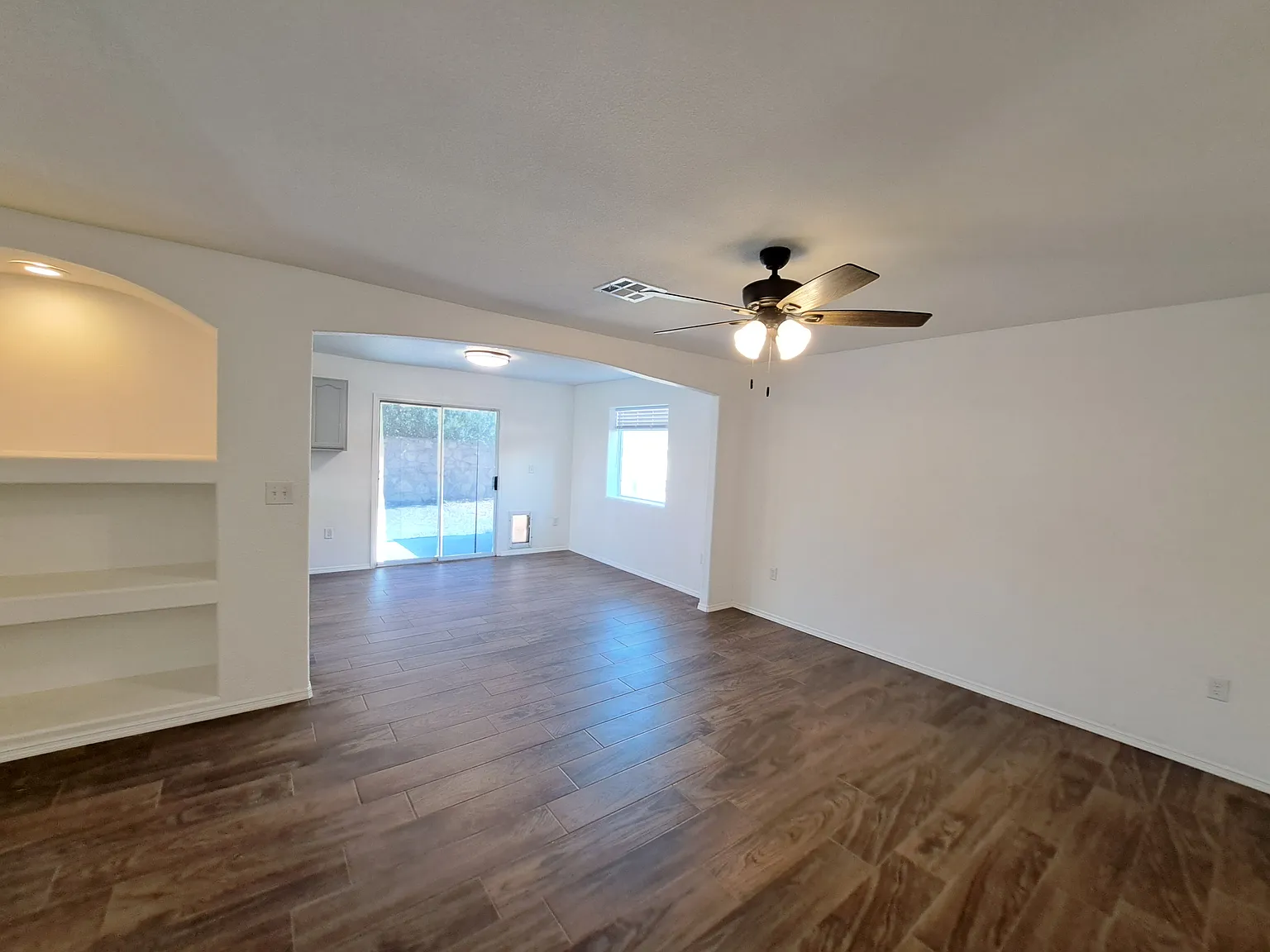 4 bed, 2.5 bath, 1836 sqft, $2,000 — Photo 4