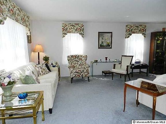 4th image of 19 Canterbury Dr