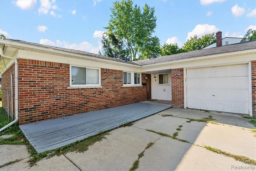 3 bed, 1.5 bath, 1215 sqft, $1,900 — Photo 2