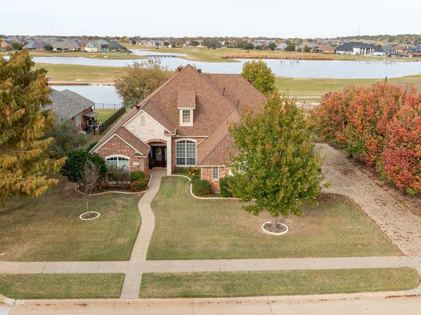 2509 Waters Edge Dr, Granbury, TX 76048