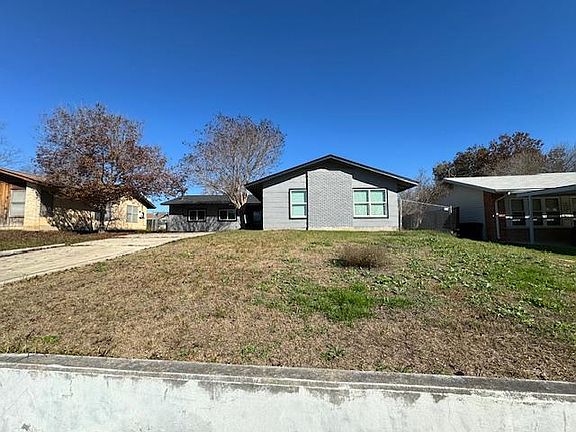 2nd image of 3411 Pollydale Ave