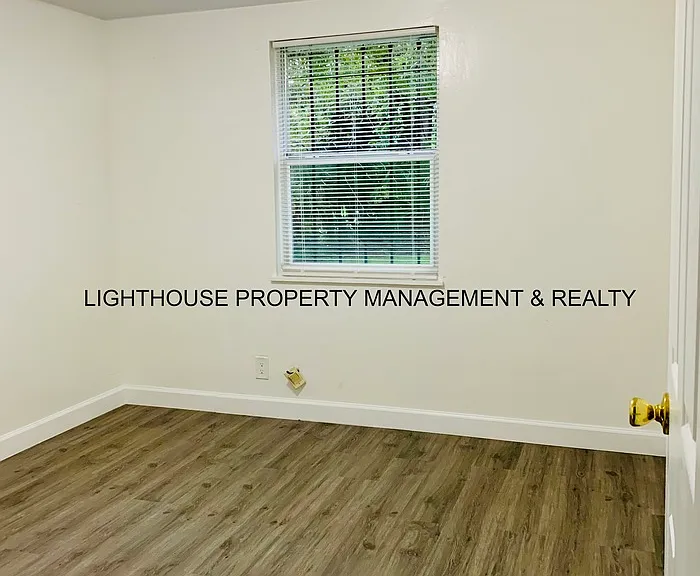2904 W 8th St — Photo 14