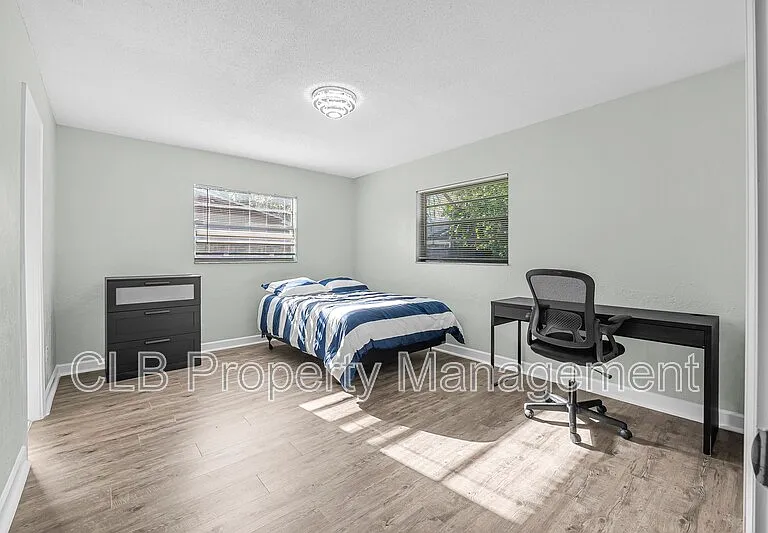 910 New Castle Ct — Photo 8