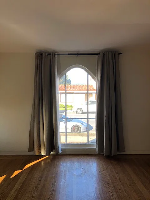 arched window in front room