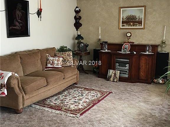 3rd image of 900 Park Ave
