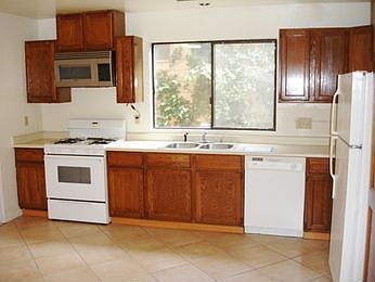 2nd image of 2723 Esmond Ave
