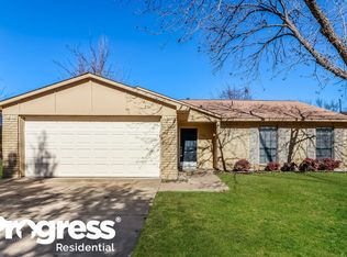 6711 Blackberry Dr, Arlington, TX 76016