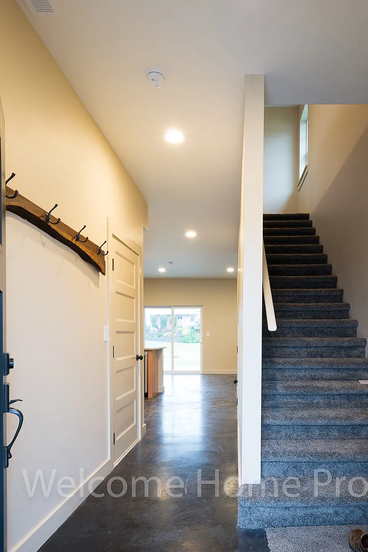 72 NE Hadley Way — Photo 4