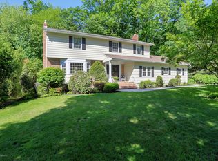 29 Kensington Dr, Manalapan, NJ