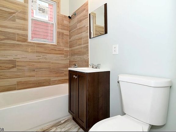 3rd image of 231 Wainwright St