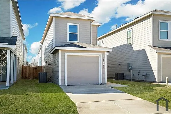 10921 Presa Way — Photo 3