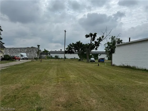 246 S Prospect Ave, Hartville, OH 44632