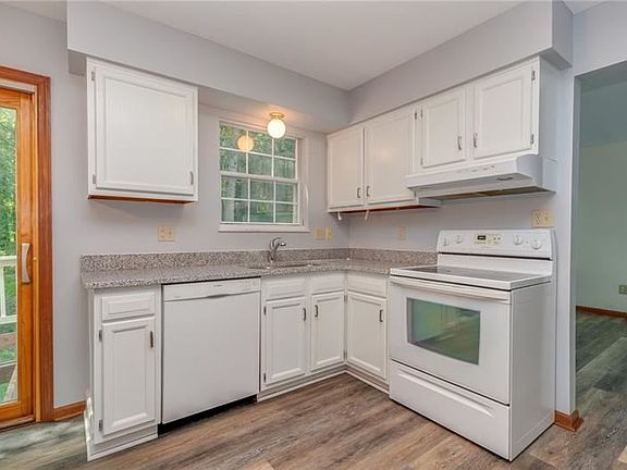 4th image of 423 Monmouth Dr