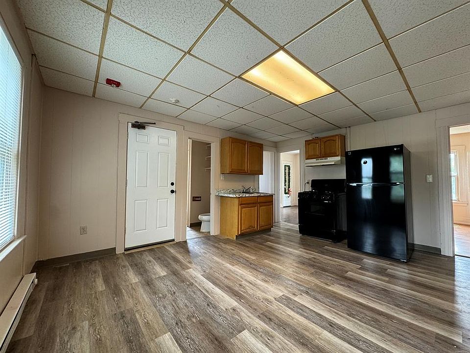 1st image of 220 Kensington Ave #3
