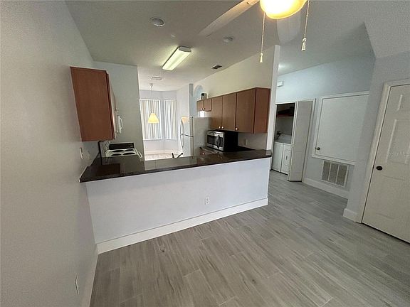 4th image of 4727 Hemingway House St