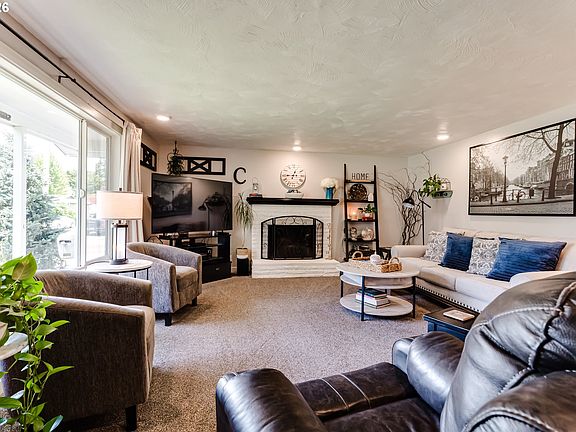 4th image of 1014 Cinnamon Ave