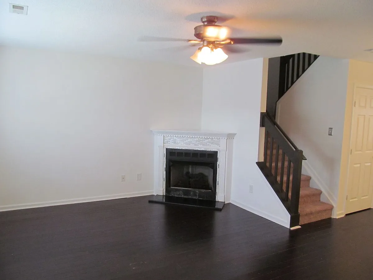 Building Photo - 209 Malamute Ln