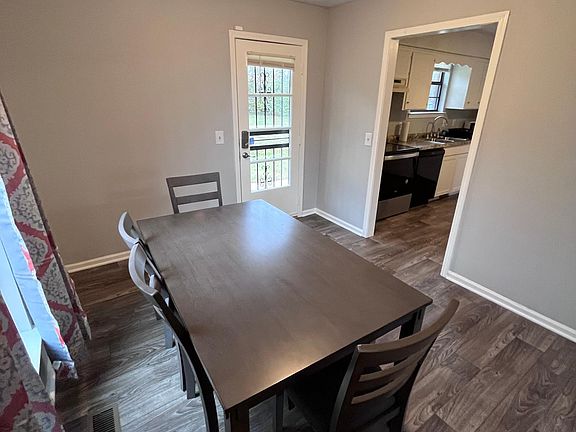 3rd image of 3632 Chesapeake Dr