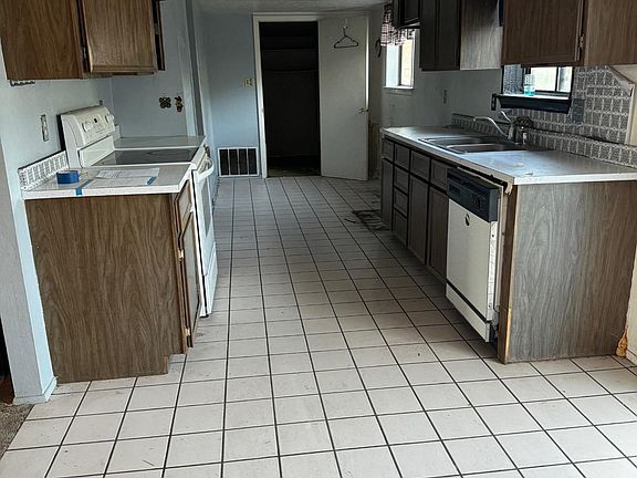 2nd image of 3616 Ciniza Dr