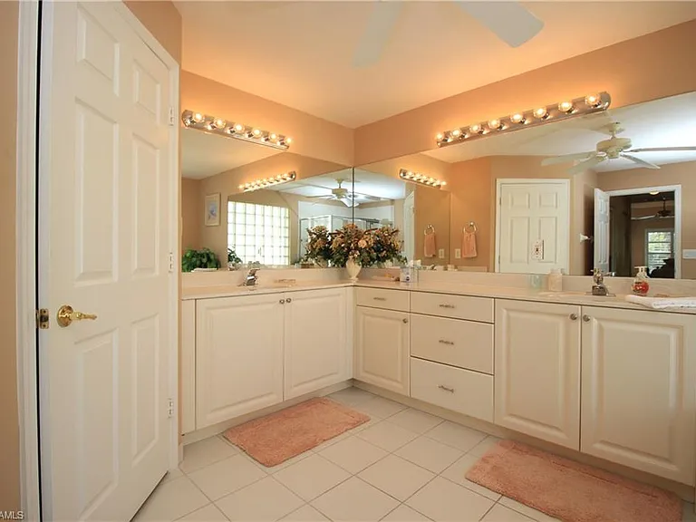 2322 Butterfly Palm Dr — Photo 37