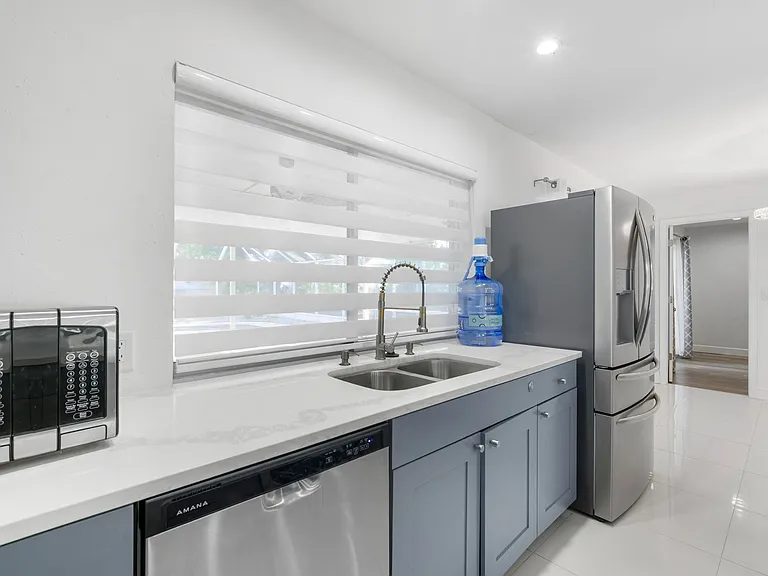 608 Overhill Dr — Photo 8