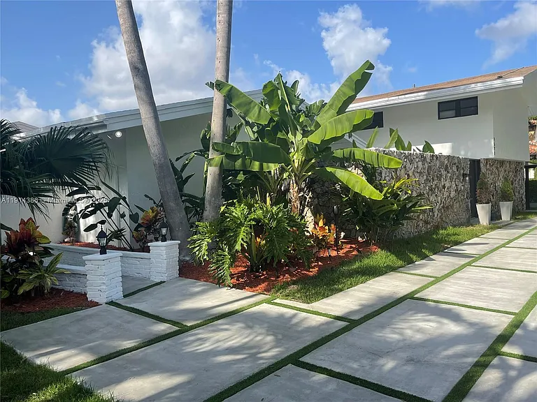 7521 SW 56th St — Photo 30