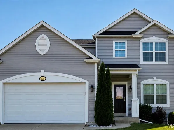 225 Thorn Brook Dr, O'Fallon, MO 63366