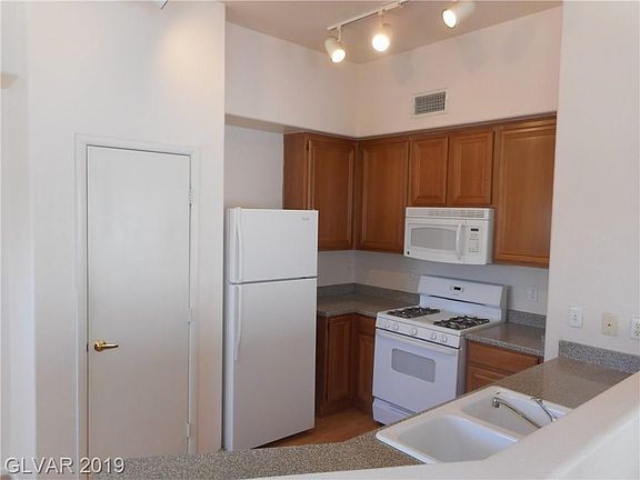 5th image of 10245 S Maryland Pkwy Unit 2190
