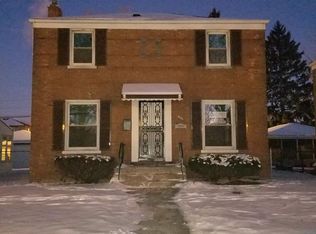 9935 S Paxton Ave, Chicago, IL