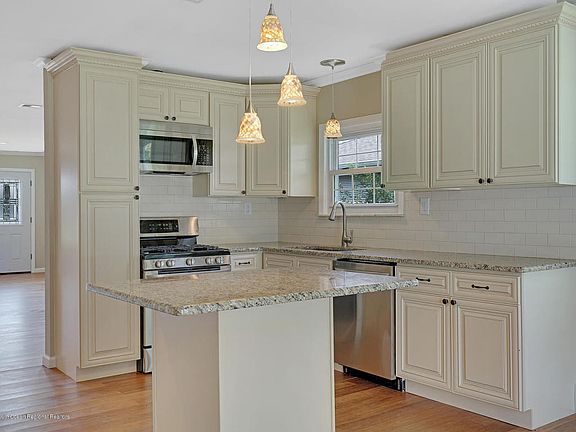 3rd image of 304 Harrington Dr N