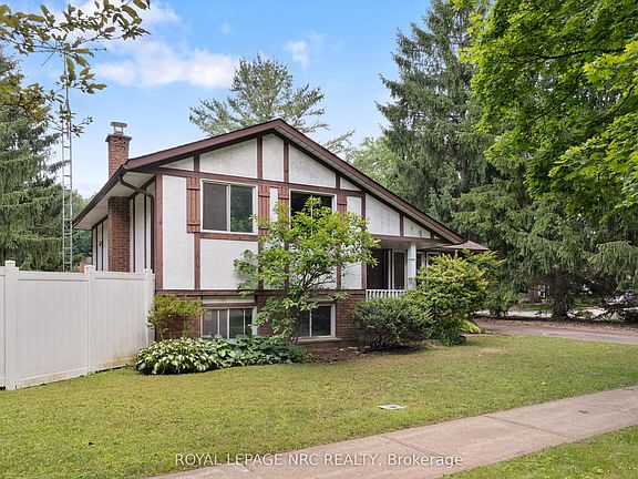 2nd image of 5 Fallingbrook Dr