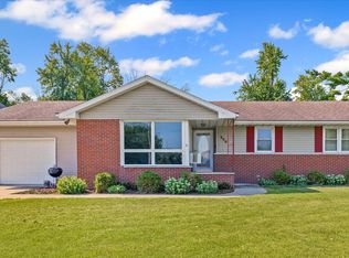 906 E Richardson St, Farmer City, IL 61842