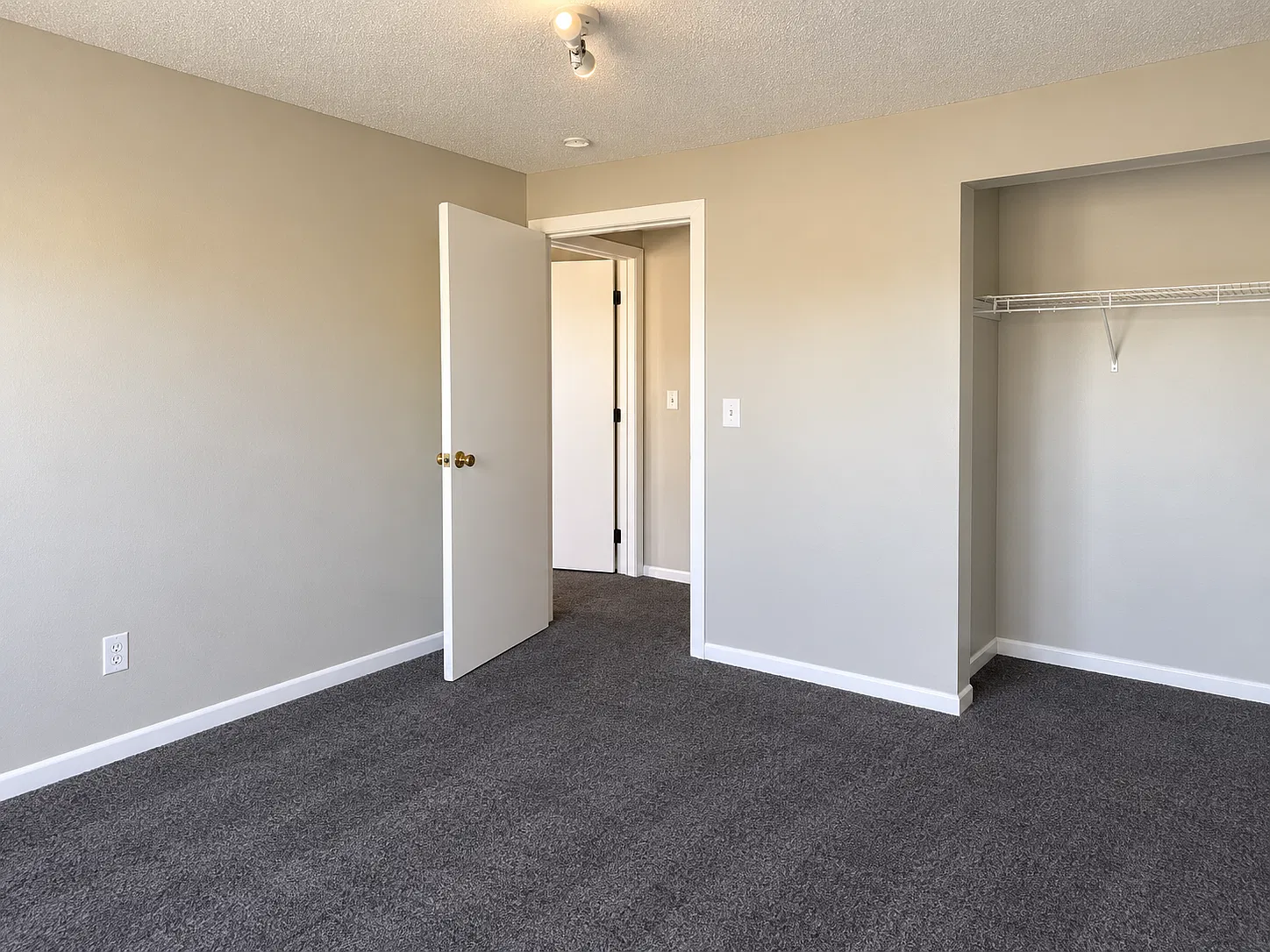 2 bed, 700 sqft, $1,300 — Photo 4
